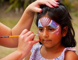 Hands-on Face Painting by Ron Willems HonPsnz FPSNZ AFIAP ARPS FAPS